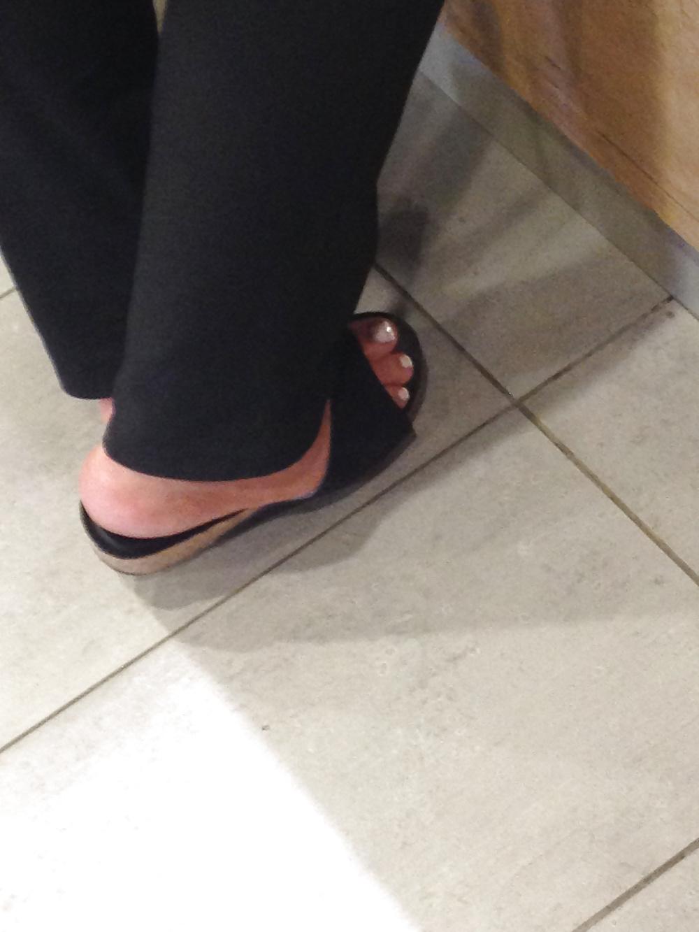 25P Feet & Street