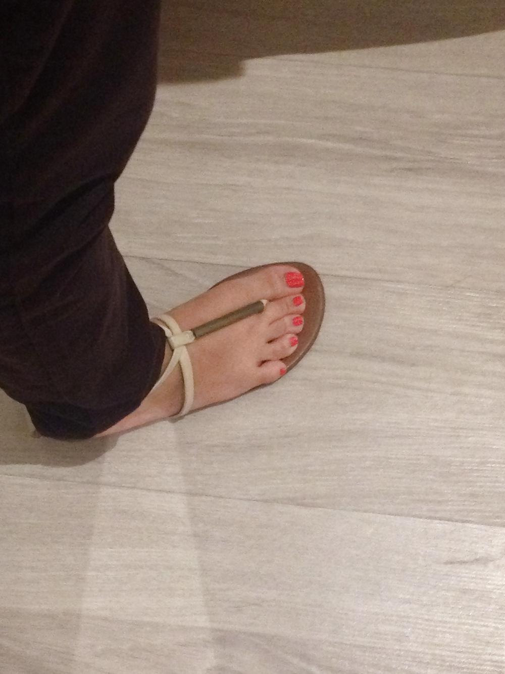 25P Feet & Street