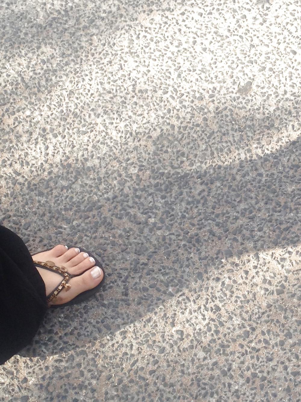 25P Feet & Street