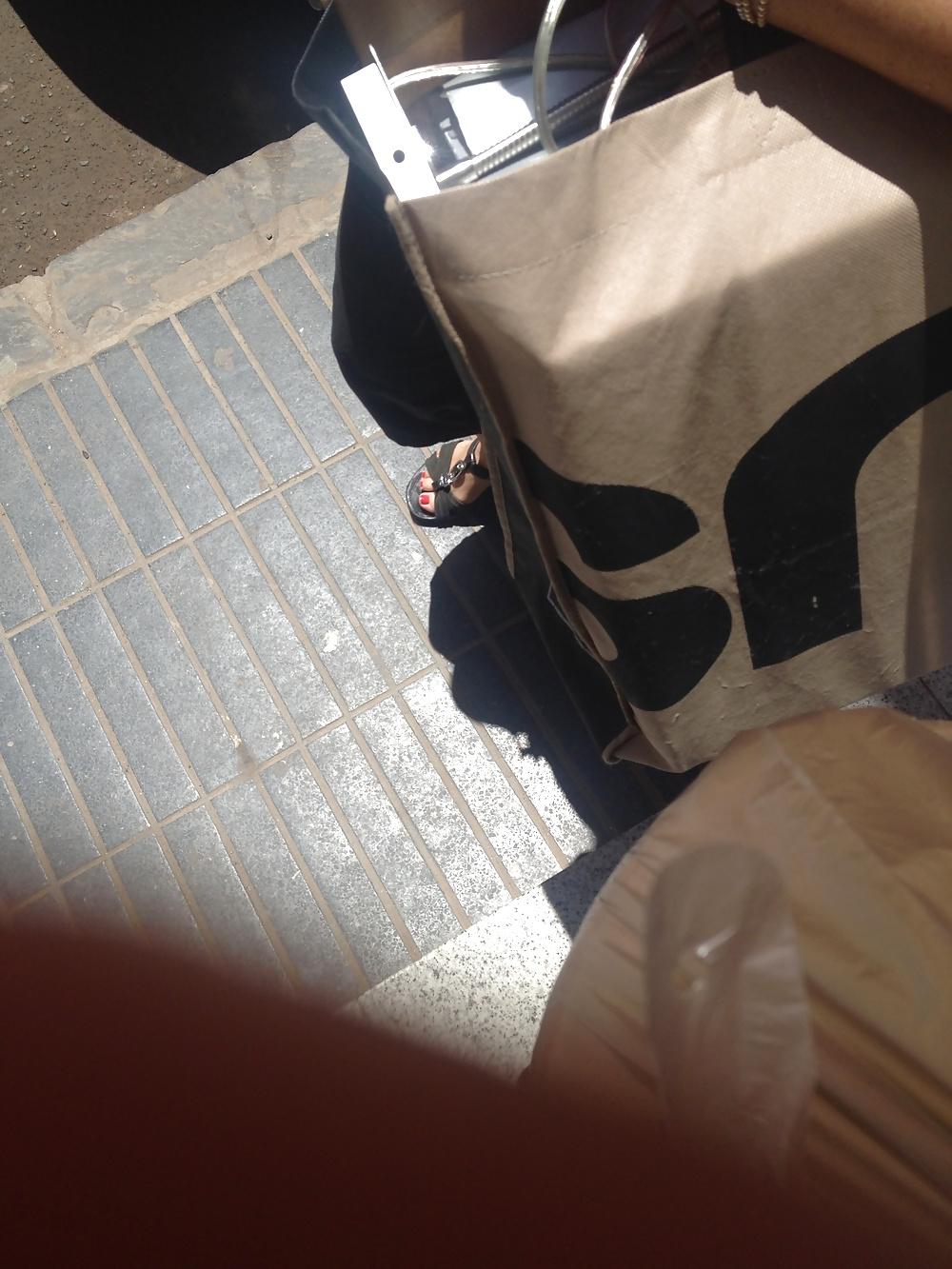 25P Feet & Street