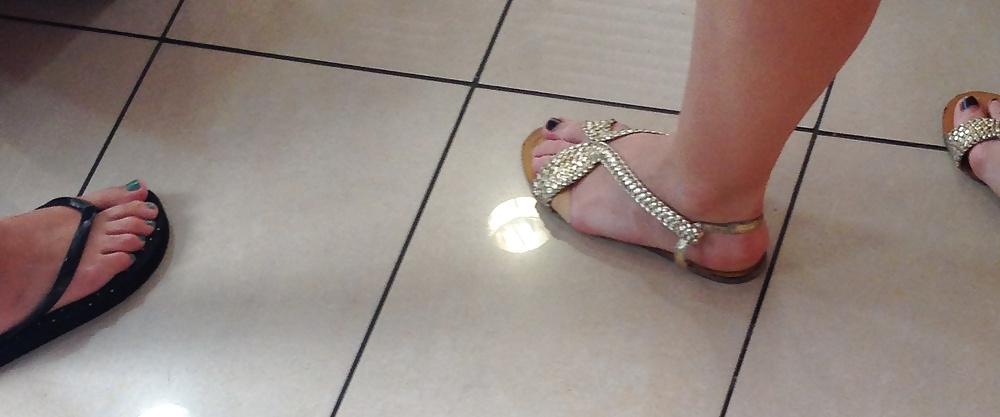 25P Feet & Street