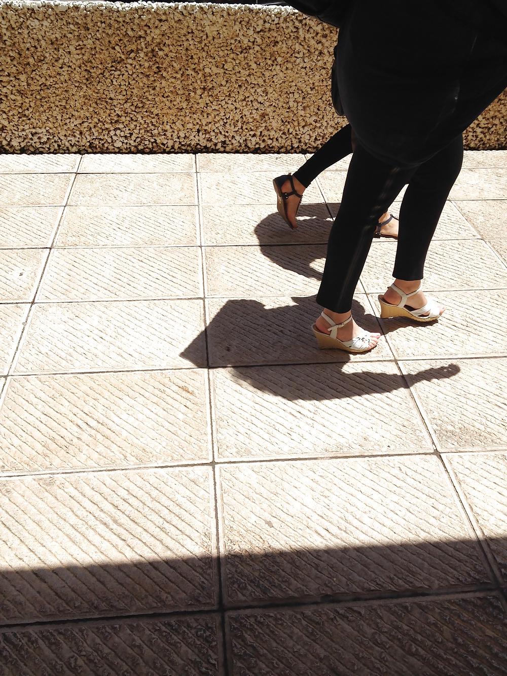 25P Feet & Street