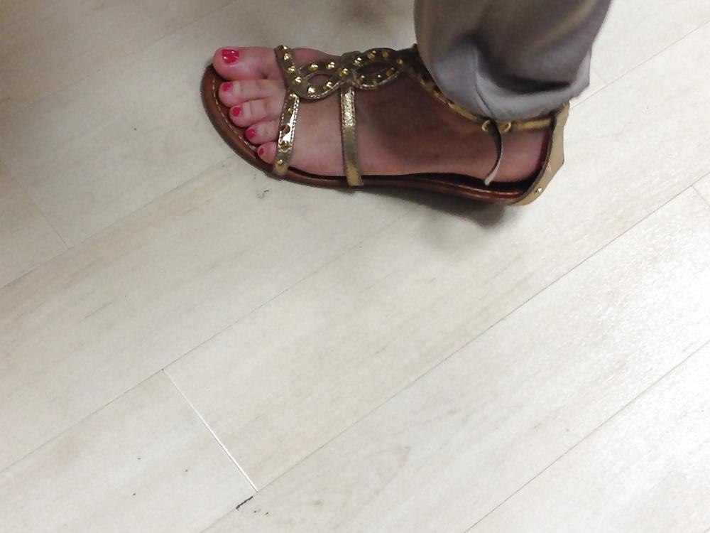 25P Feet & Street