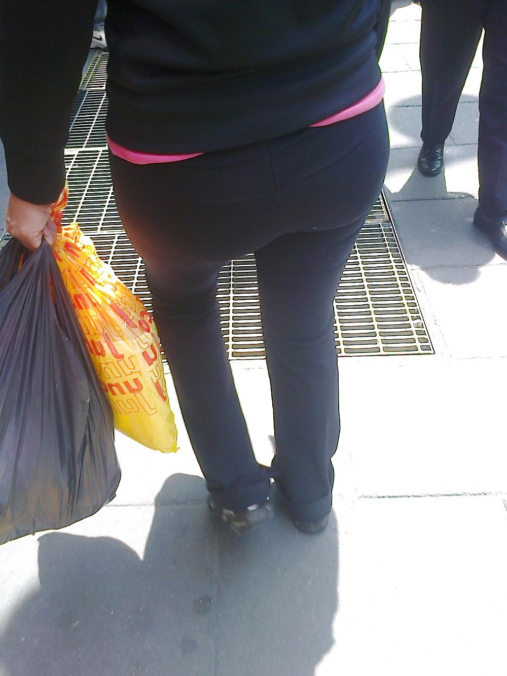 23P ASS IN STREET CANDID ASS
