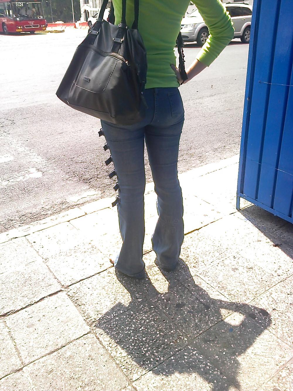 23P ASS IN STREET CANDID ASS
