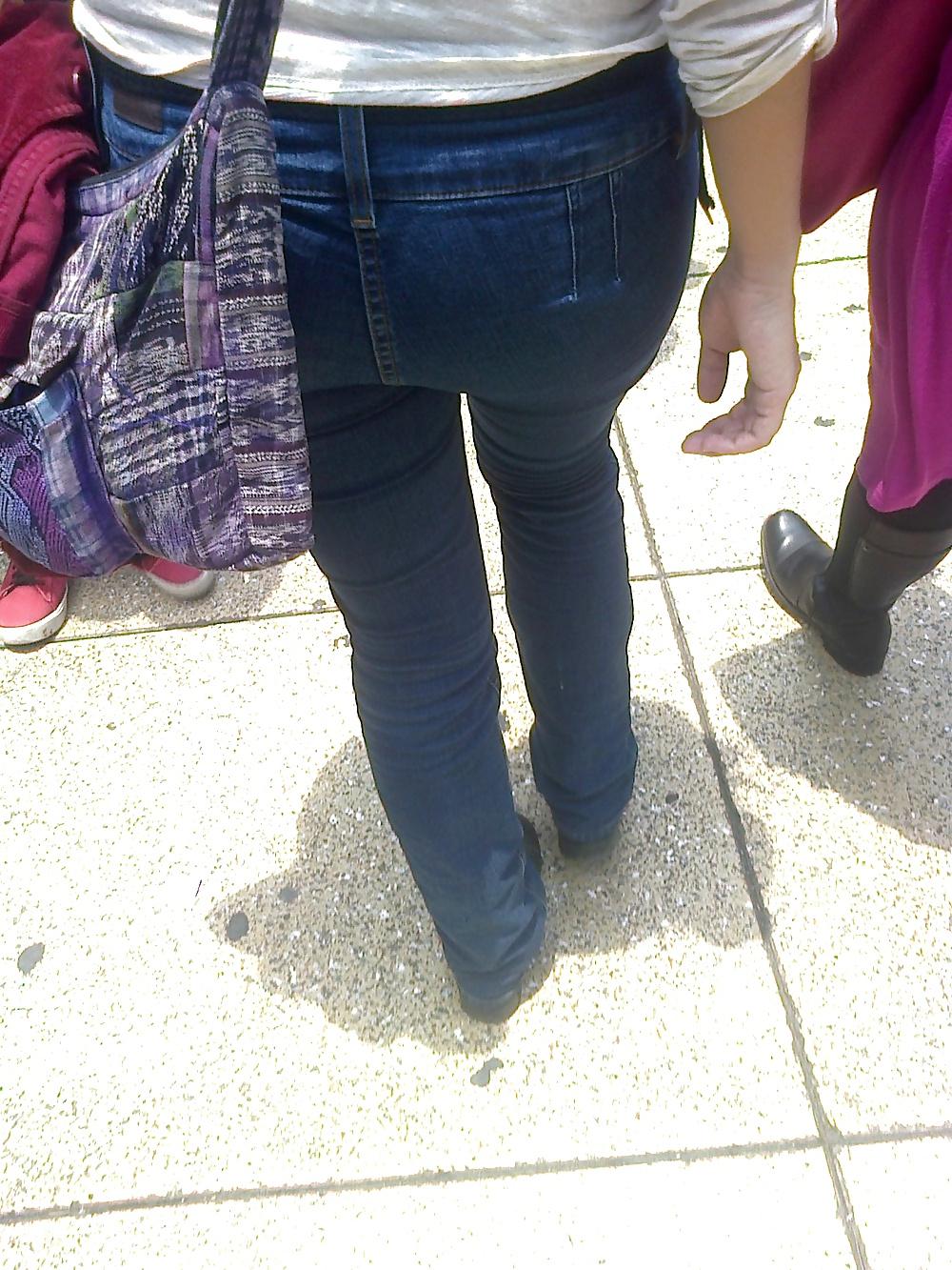 23P ASS IN STREET CANDID ASS