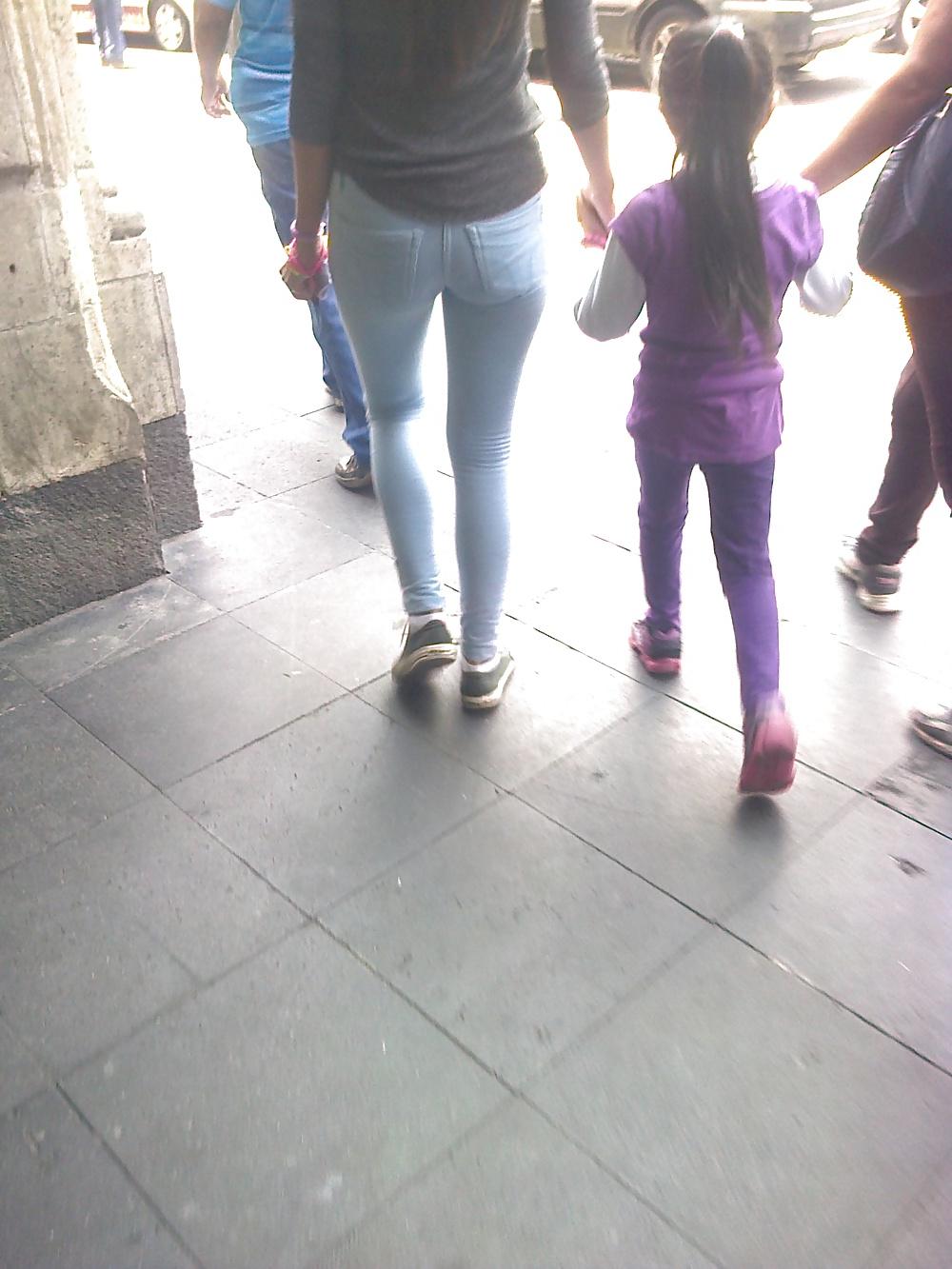 23P ASS IN STREET CANDID ASS