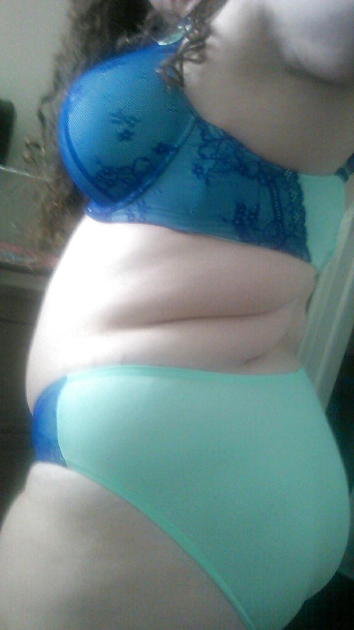 17P BIG TITS AND ROUND ASS WITH WET PUSSIE THROWN IN (20)