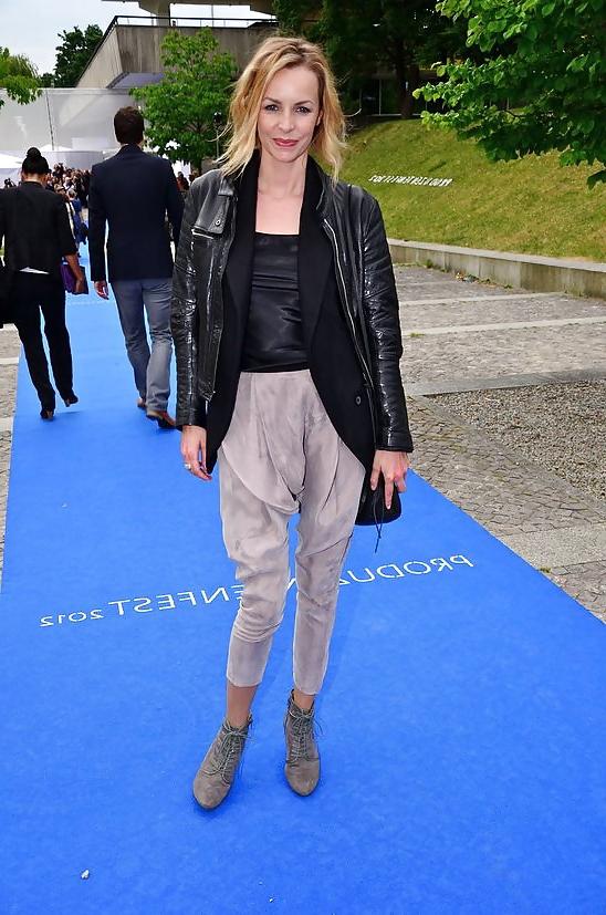 12P Sexy german actress Simone Hanselmann - bonde milf hot