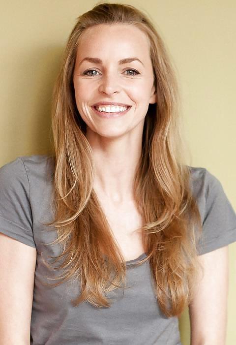 12P Sexy german actress Simone Hanselmann - bonde milf hot