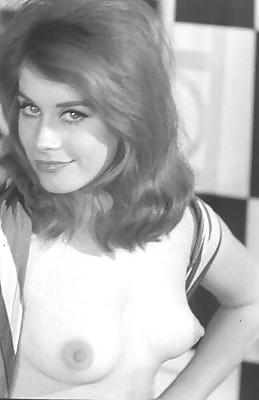 25P Stylish 1960s English Lady