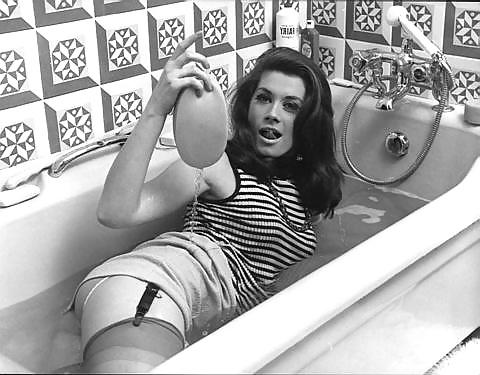 25P Stylish 1960s English Lady