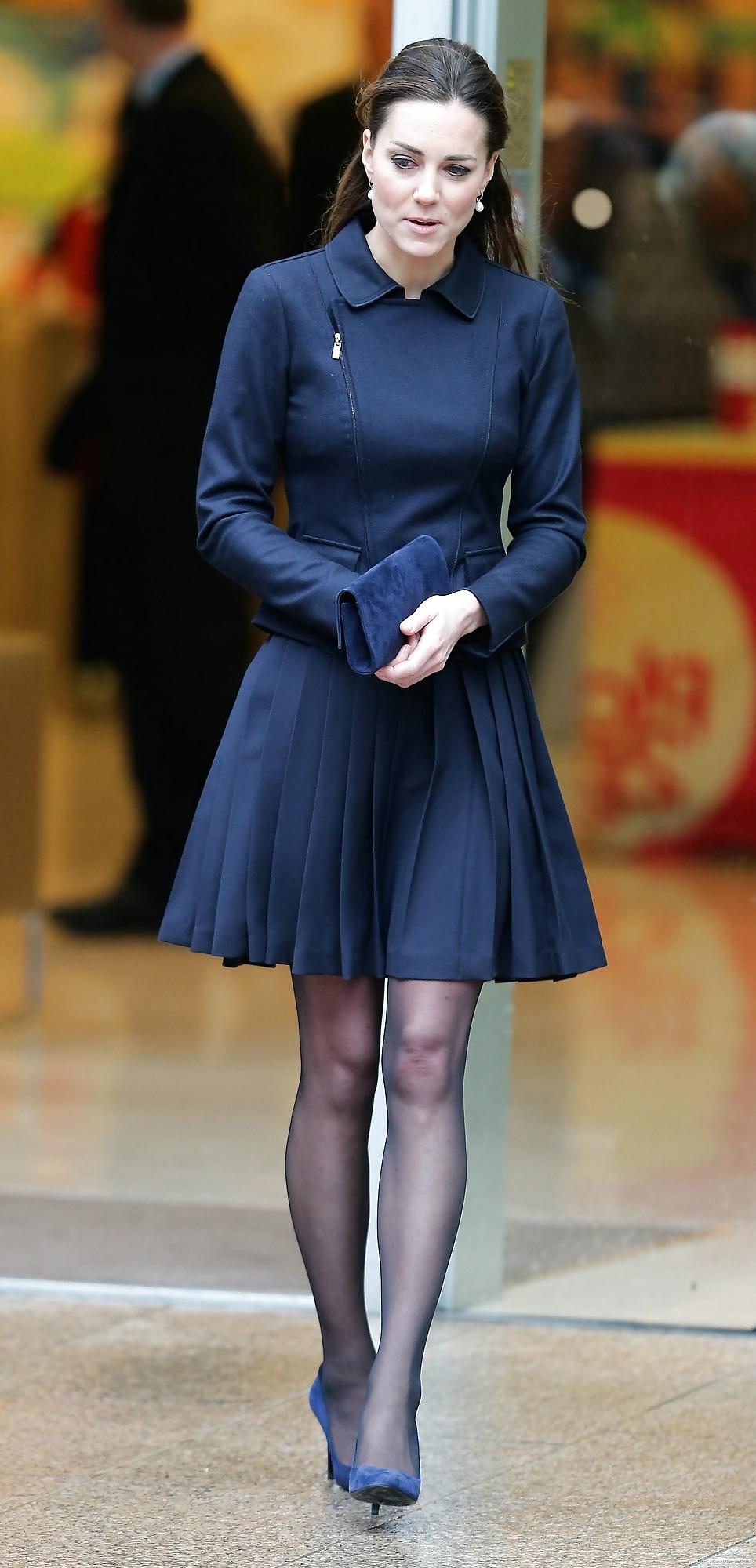 25P Celebrities In Pantyhose 13
