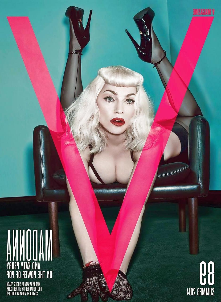 25P Celebrities In Pantyhose 13
