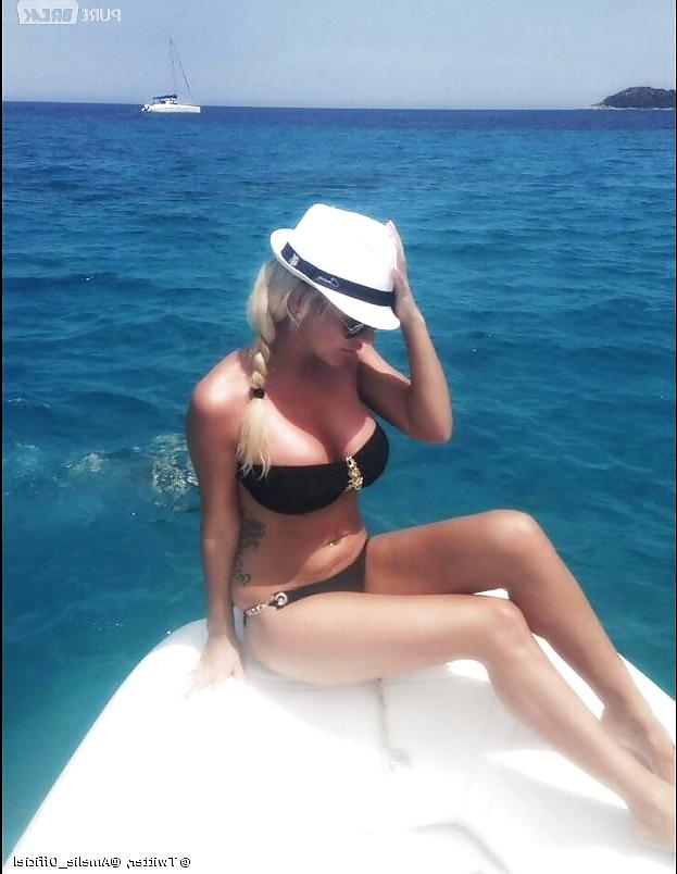 25P Amelie Neten la pute de secret story et des anges! 
