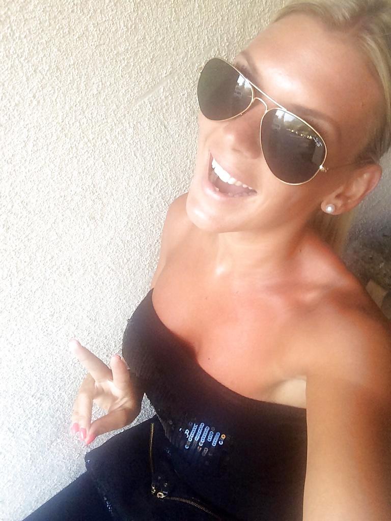 25P Amelie Neten la pute de secret story et des anges! 