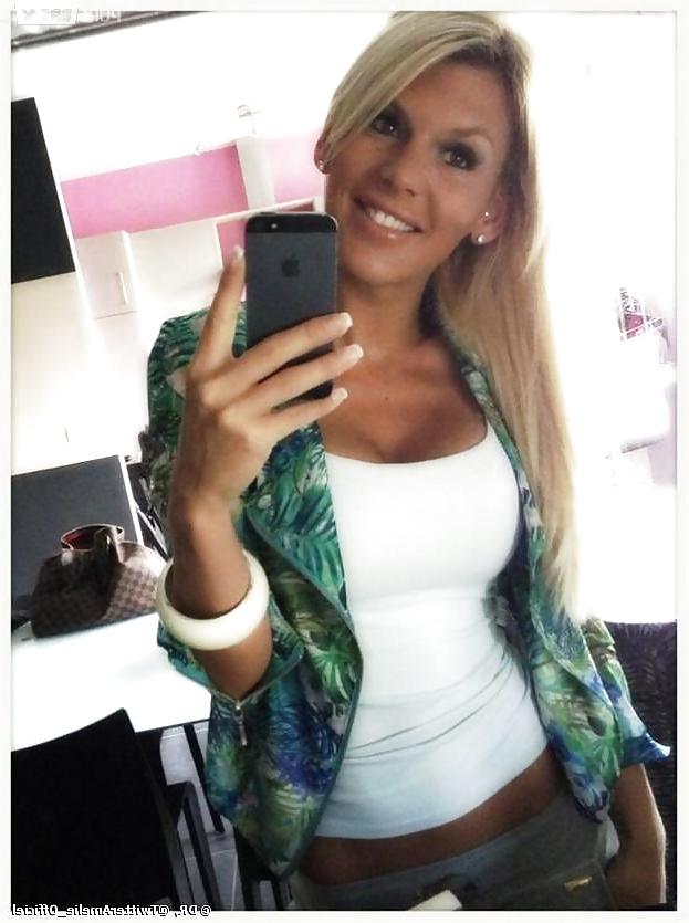 25P Amelie Neten la pute de secret story et des anges! 