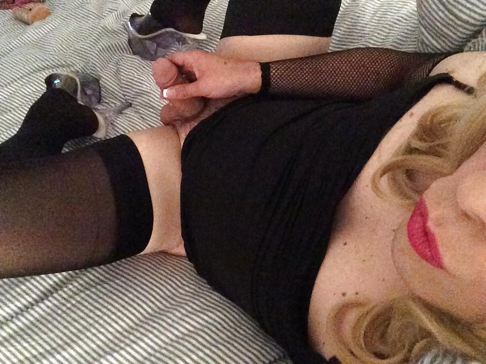 25P Crossdresser Selfies