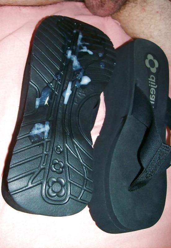 25P Masturbation and cum my flip flops
