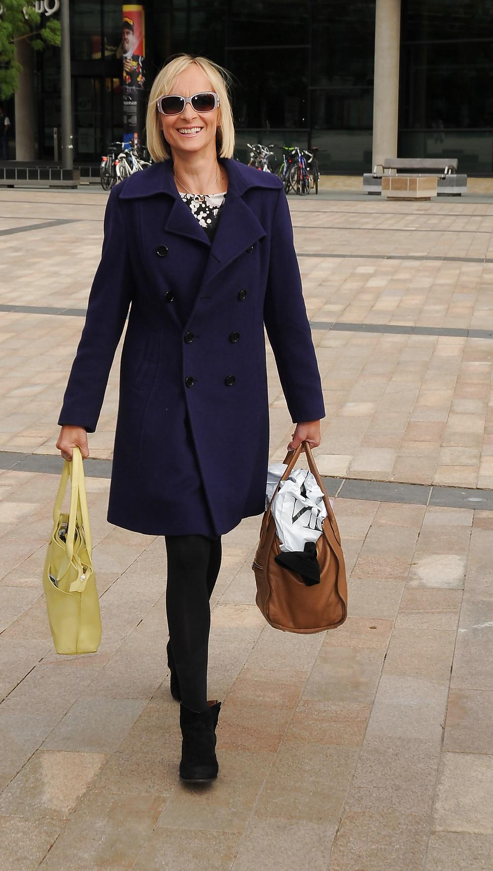 25P Celebrities In Pantyhose 21
