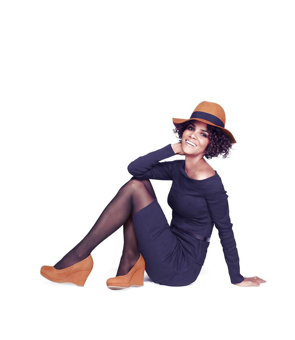 25P Celebrities In Pantyhose 21