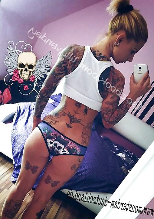 25P Lilly van Day-German tattoo model