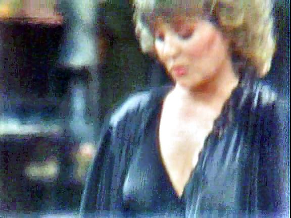 25P Amanda Bearse