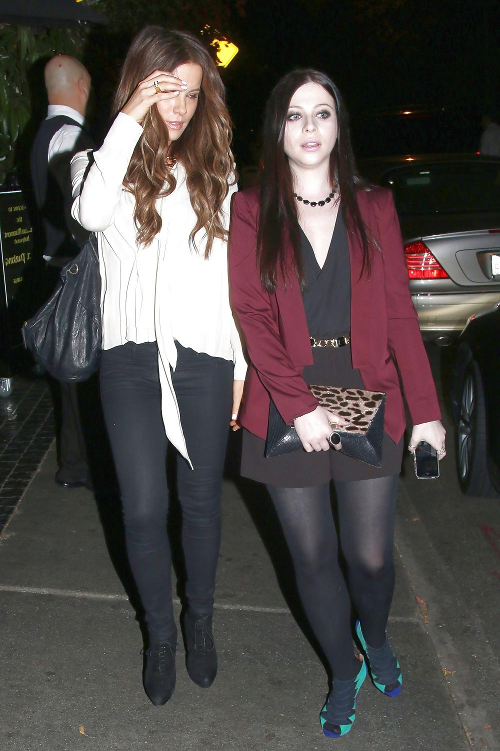 25P Celebrities In Pantyhose 10