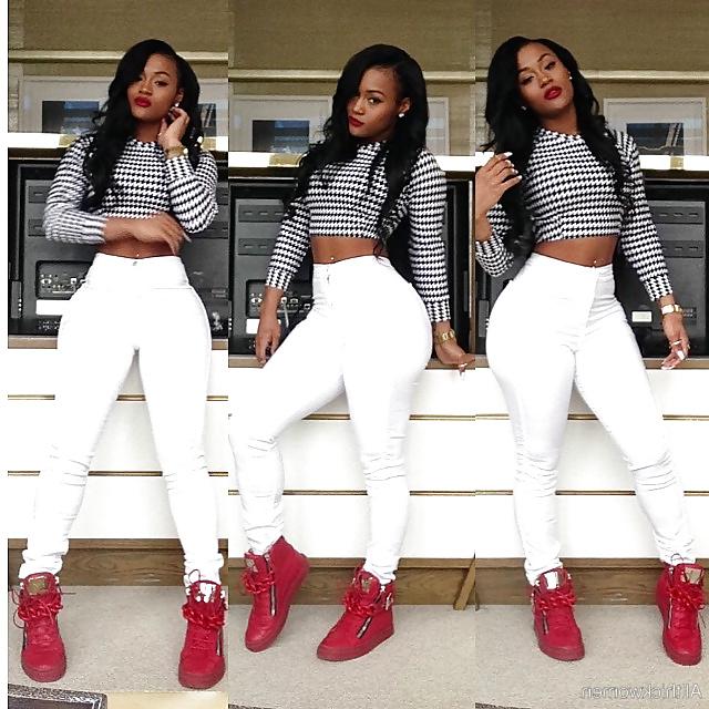 25P Lira Galore - big booty model