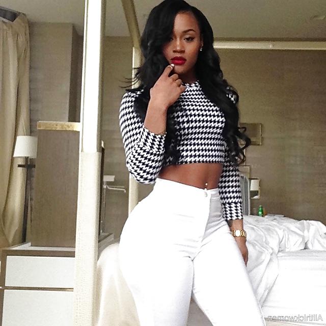 25P Lira Galore - big booty model