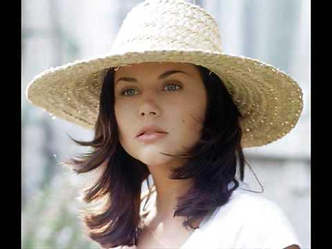 25P Tiffani-Amber Thiessen Mega-Kollektion