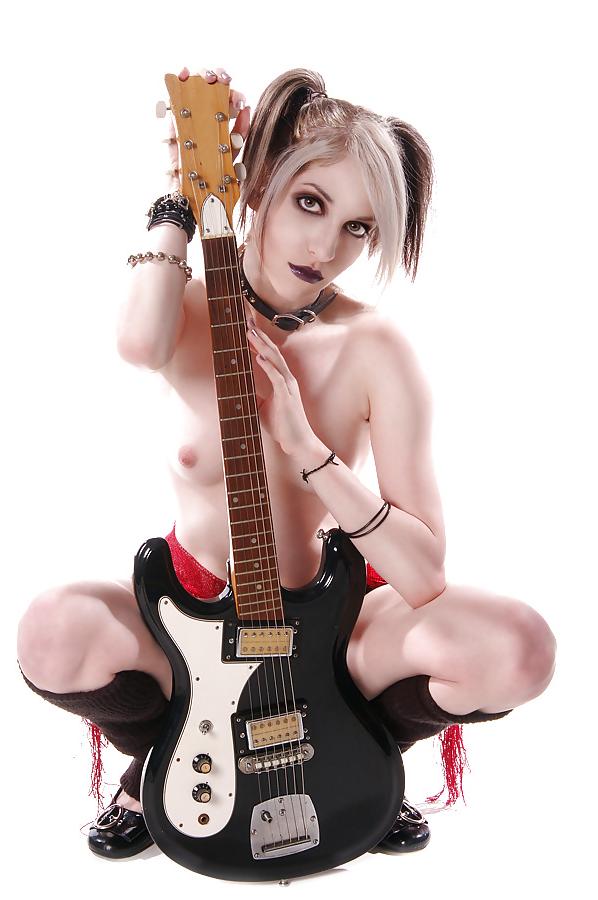 25P PunkRock, Goth, & Emo Girls