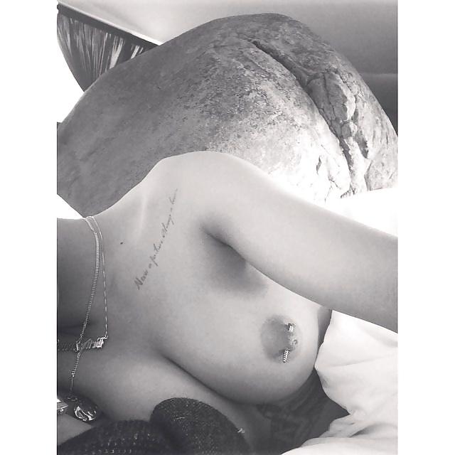 25P RIHANNA Leaked Photos