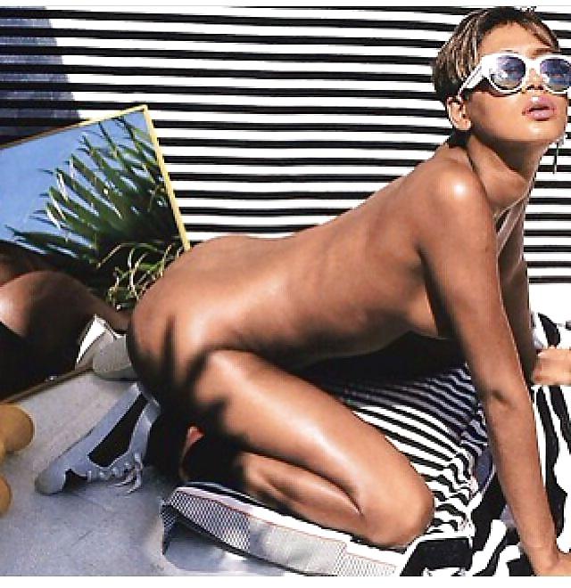 25P RIHANNA Leaked Photos