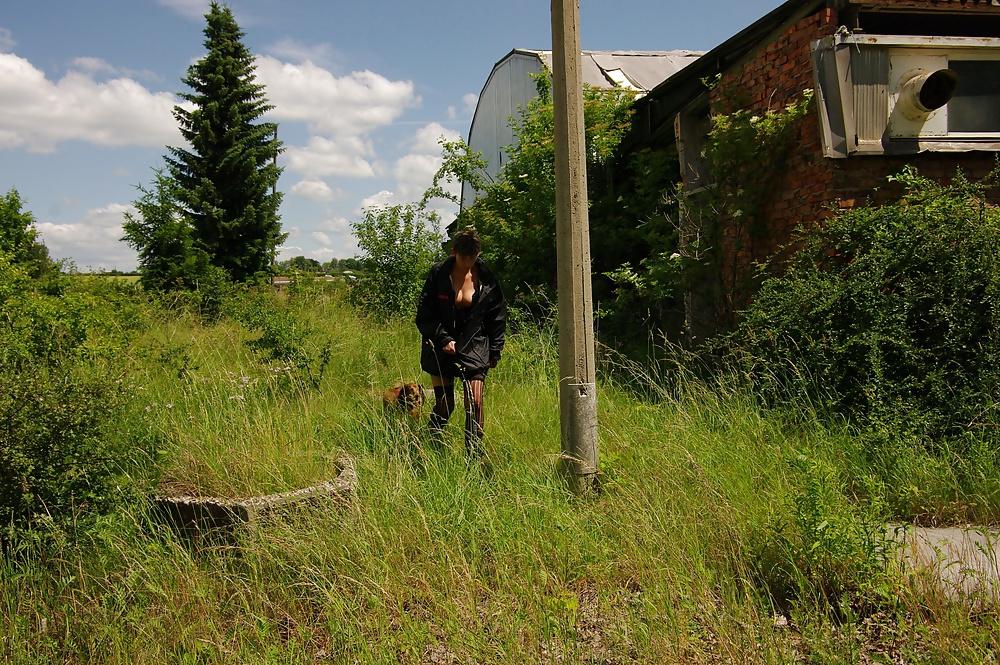 25P Wet and horny german milf  outdoor shooting outtakes