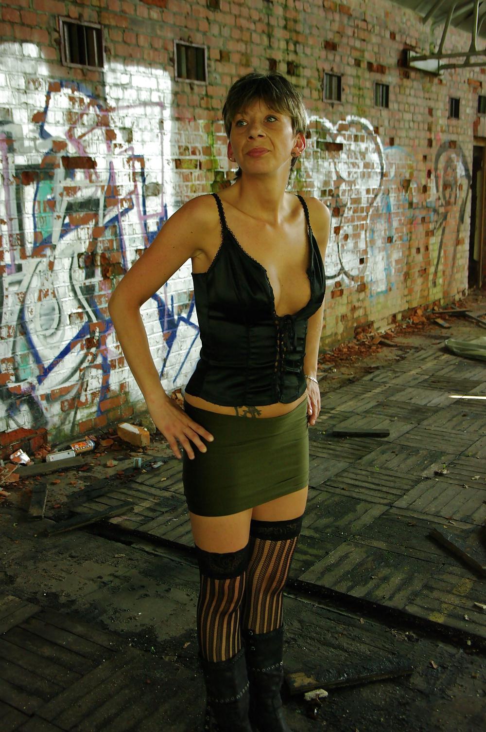 25P Wet and horny german milf  outdoor shooting outtakes