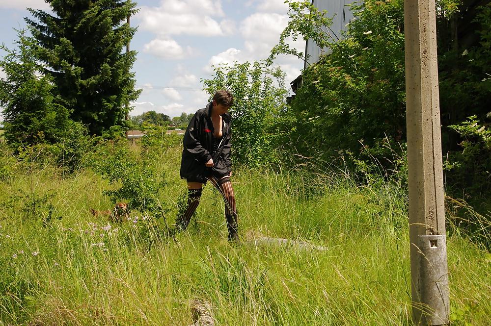 25P Wet and horny german milf  outdoor shooting outtakes