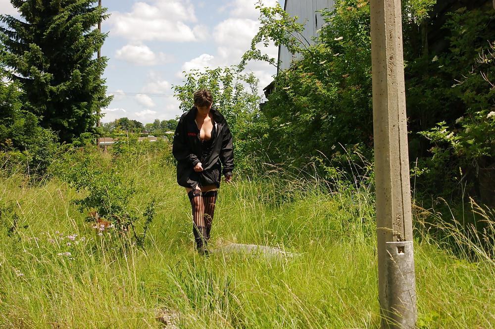 25P Wet and horny german milf  outdoor shooting outtakes