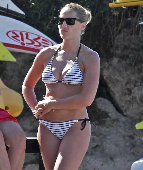 9P Helene Fischer im Bikini