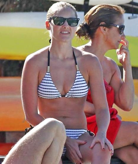9P Helene Fischer im Bikini