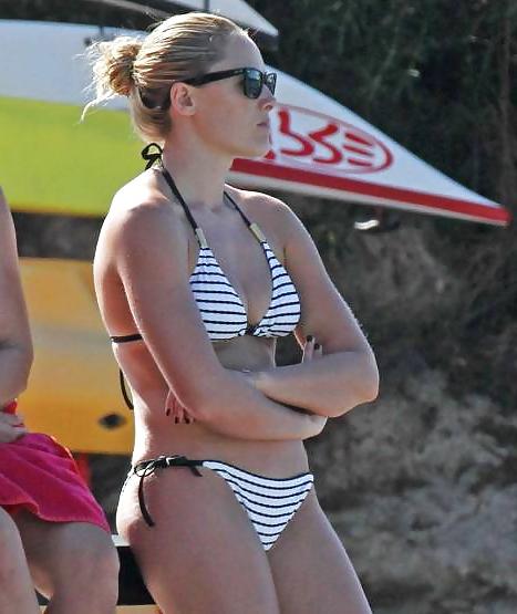 9P Helene Fischer im Bikini