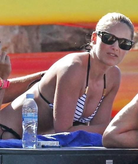 9P Helene Fischer im Bikini