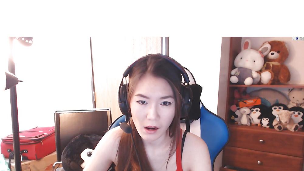 25P Twitch tv SLUT: HAFU