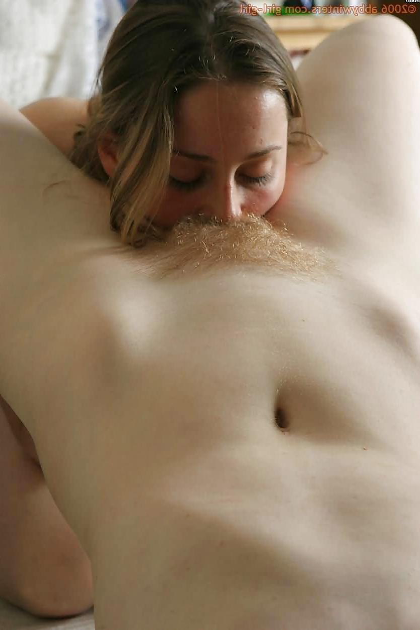 25P Hairy pussy eating (lesbian)