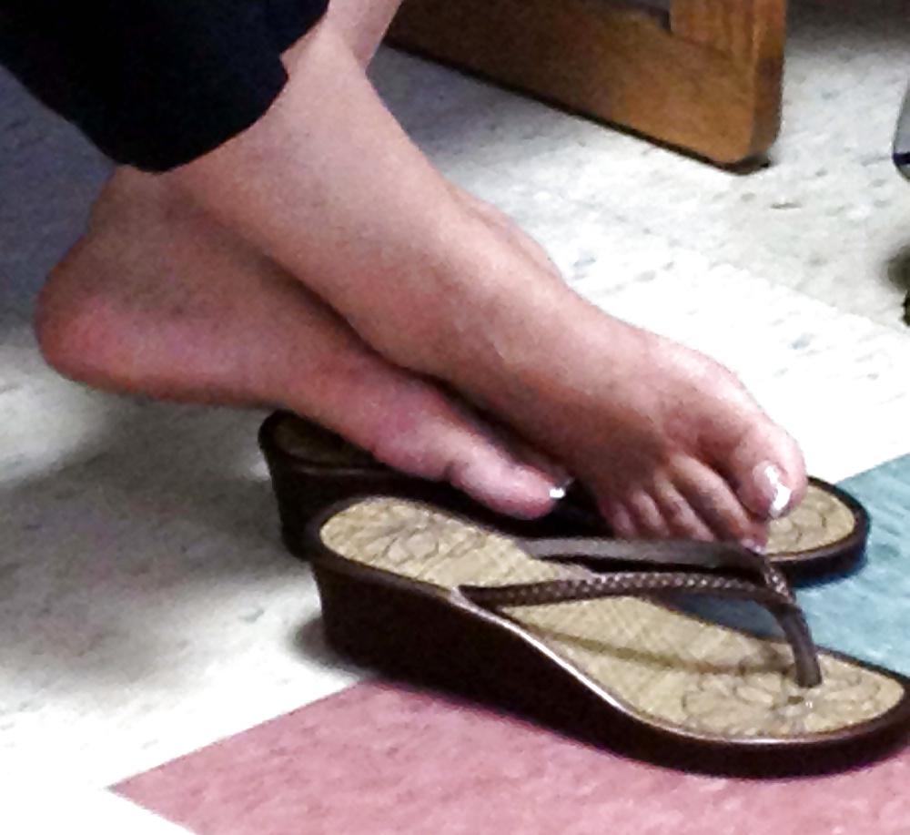 5P Candid street feet shots