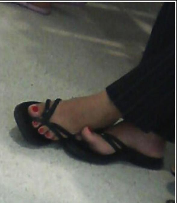 5P Candid street feet shots