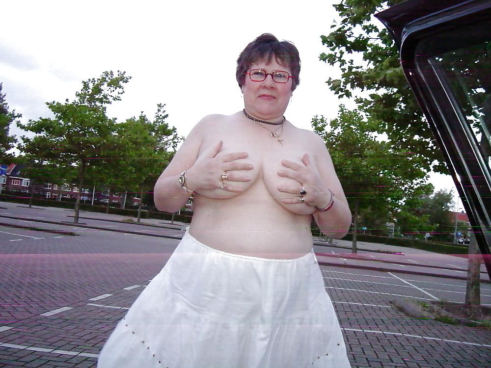 25P Big old boobs!