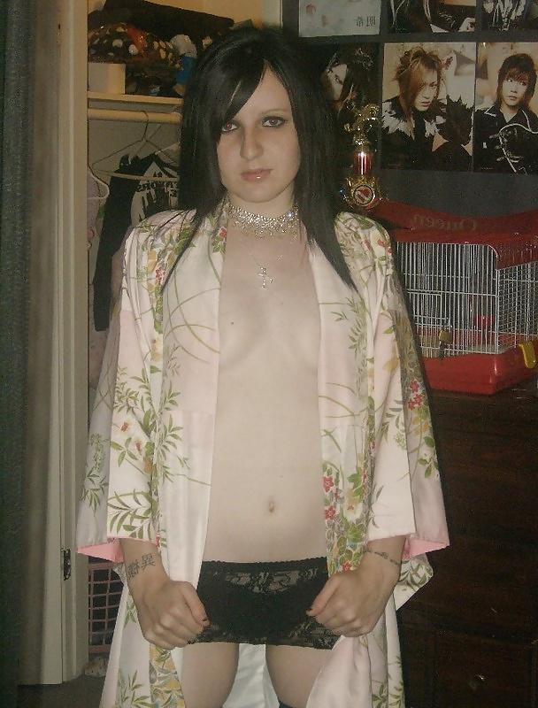 14P Emo girl