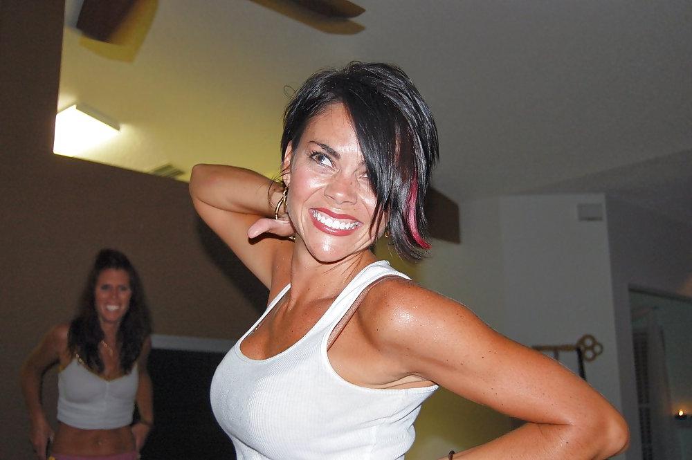 25P Sexy Mature found on Picasa Web Albums