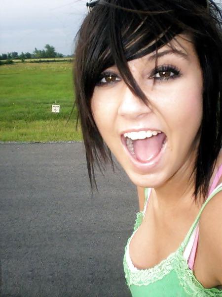 25P Moshe Loves Emo Babes